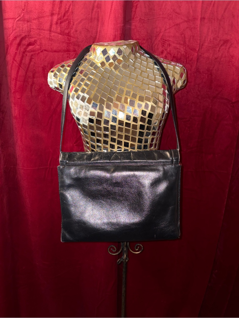 Koret Red Leather Interior Shoulder Bag - Picture 2 of 7